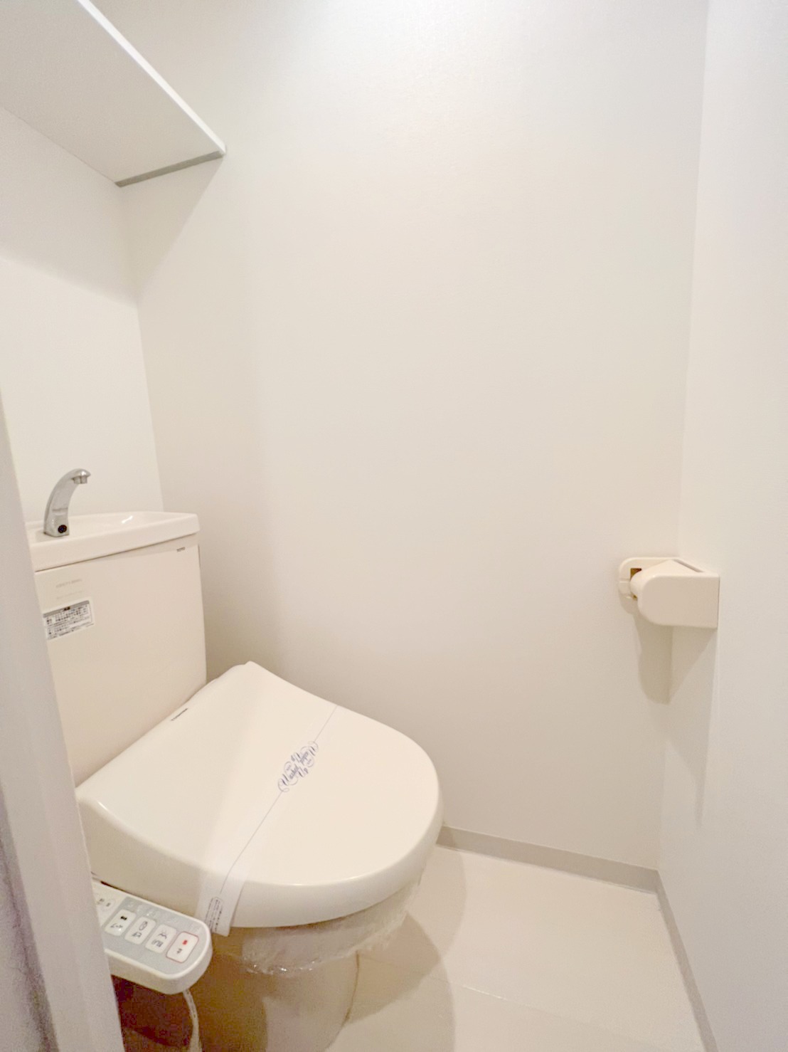 トイレ　嬉しいウォシュレット付きのトイレ！便座温かいですよ♪