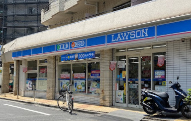 コンビニ　ローソン 神泉駅前店（コンビニ）まで243m