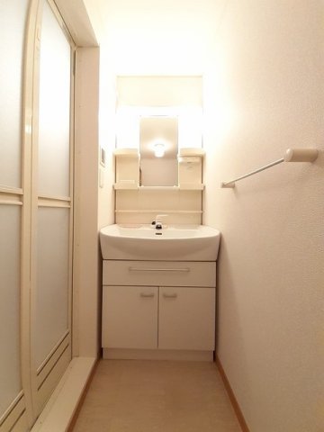 洗面設備　コンパクトで使いやすい洗面所