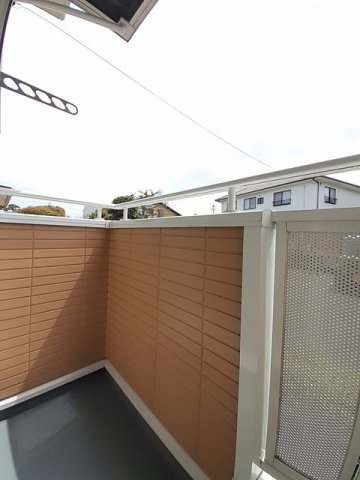 バルコニー　暖かな日差しのふりそそぐバルコニー