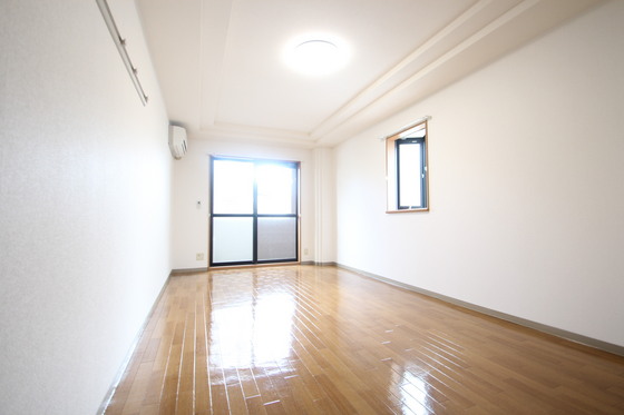 居室・リビング　※別部屋の写真です