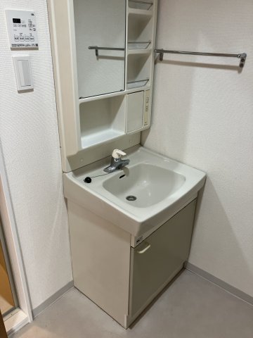 洗面設備　朝の身支度には欠かせない独立洗面化粧台