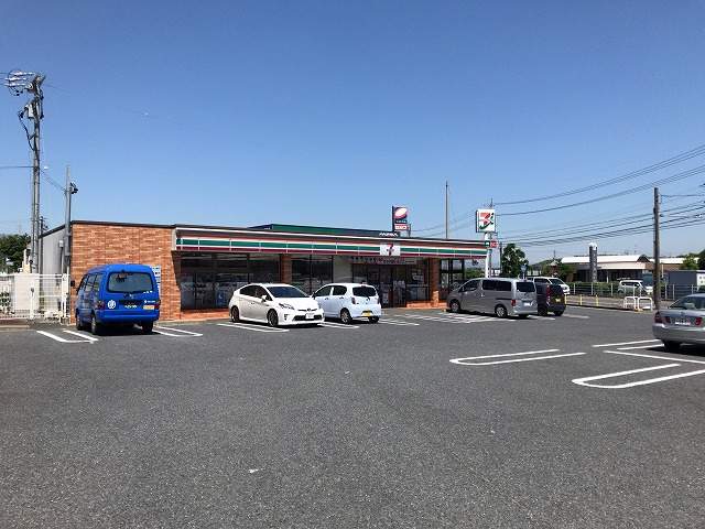 コンビニ　セブンイレブン四日市三重団地入口店（コンビニ）まで1053m