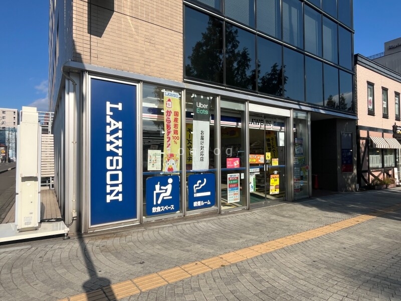 コンビニ　ローソン小樽駅前店（コンビニ）まで210m