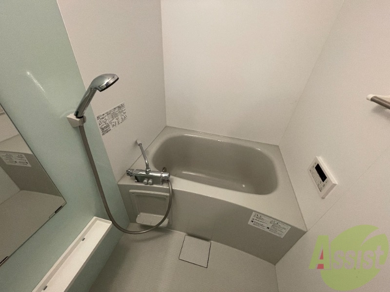 バス・シャワールーム　清潔感のある浴室ですね。機能性も使い勝手も良さそうです。