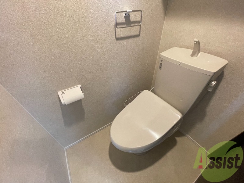 トイレ　温水洗浄便座付きのトイレは、使用しやすくうれしいですね。