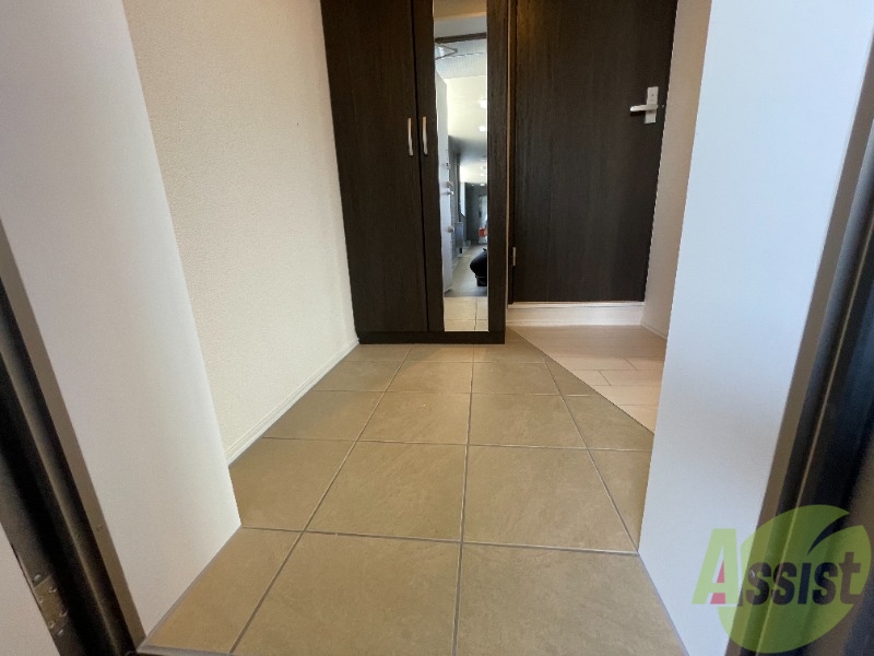 玄関　玄関でございます。毎日の出入りはこちらから。