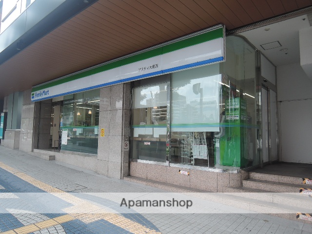 コンビニ　ファミリーマート（コンビニ）まで715m