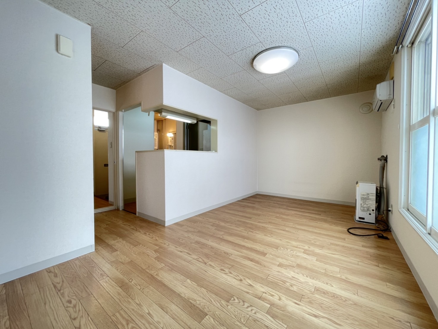 居室・リビング　他号室のお写真です。参考にご覧ください。