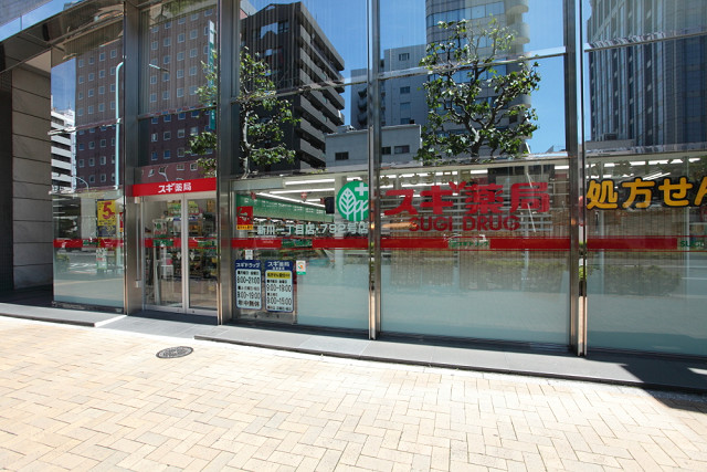 ドラックストア　スギ薬局日本橋室町店（ドラッグストア）まで327m