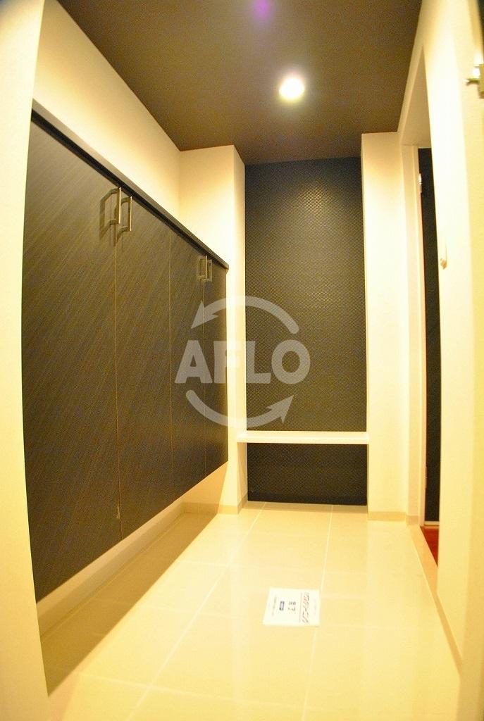 玄関　グランプラス谷町　玄関