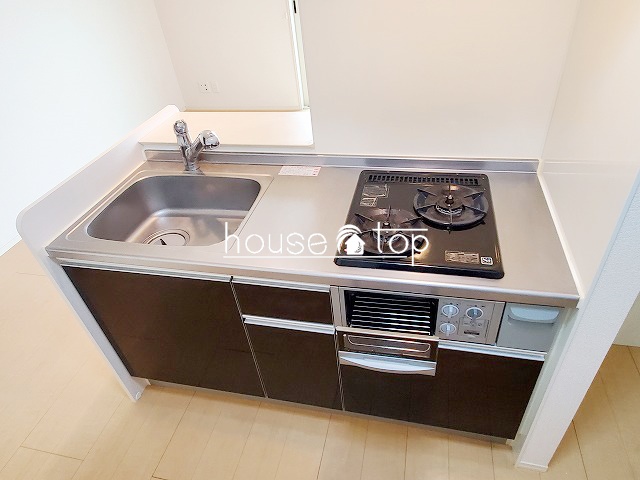 キッチン　2口コンロ付システムキッチン！調理スペースも広いですよ♪