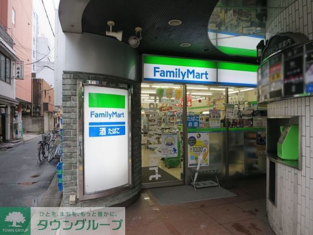 コンビニ　ファミリーマート湯島駅前店（コンビニ）まで570m