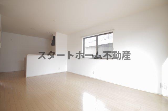 居室・リビング　こちらのリビングで趣味の時間をお楽しみください