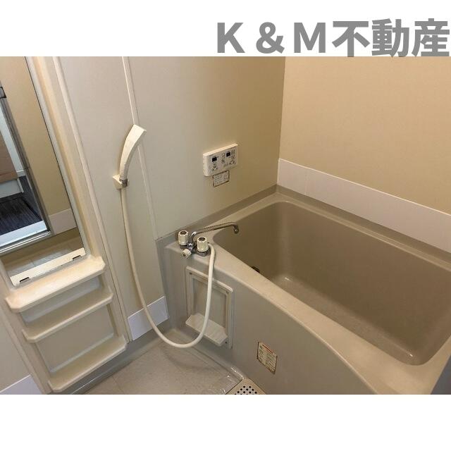 バス・シャワールーム　コンパクトで使いやすいお風呂です