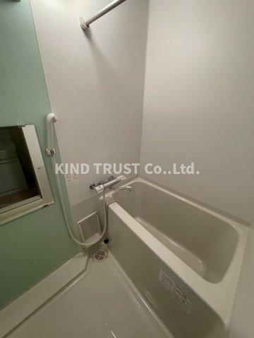 バス・シャワールーム　落ち着いた空間のお風呂です