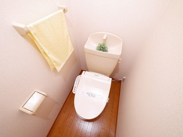 トイレ　清潔感のあるトイレです