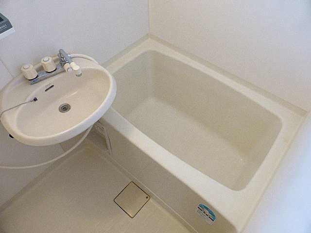 バス・シャワールーム　他号室写真のため、実際とは異なる場合がございます。