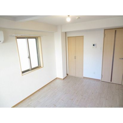 居室・リビング　☆明るい洋室☆