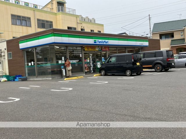 コンビニ　ファミリーマート（コンビニ）まで999m