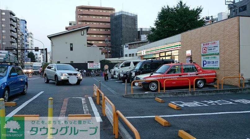 コンビニ　セブンイレブン新宿下落合駅北店（コンビニ）まで200m