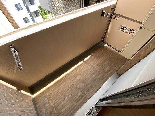 バルコニー　開放的で明るい空間を演出してくれるバルコニーです