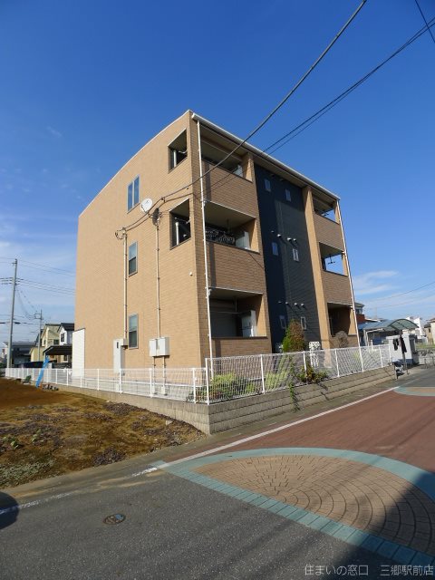 建物外観　ラセレニテのご紹介は住まいの窓口アソシエへ