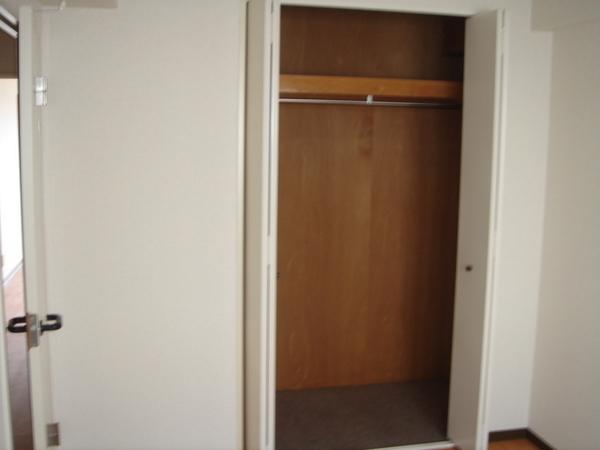 収納　パイプバー付き！