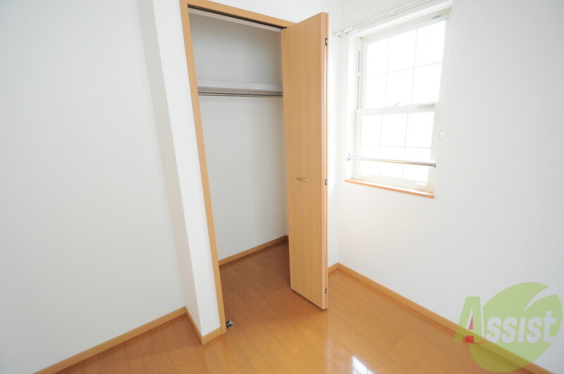 バルコニー　各部屋に収納があるので、お荷物が多い方も安心ですね。