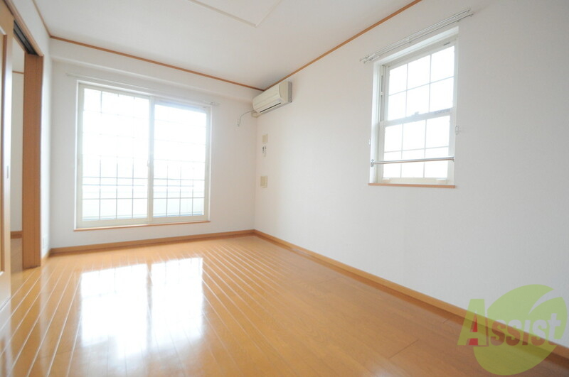 居室・リビング　広いリビングはご家族全員がリラックスできる空間です。"