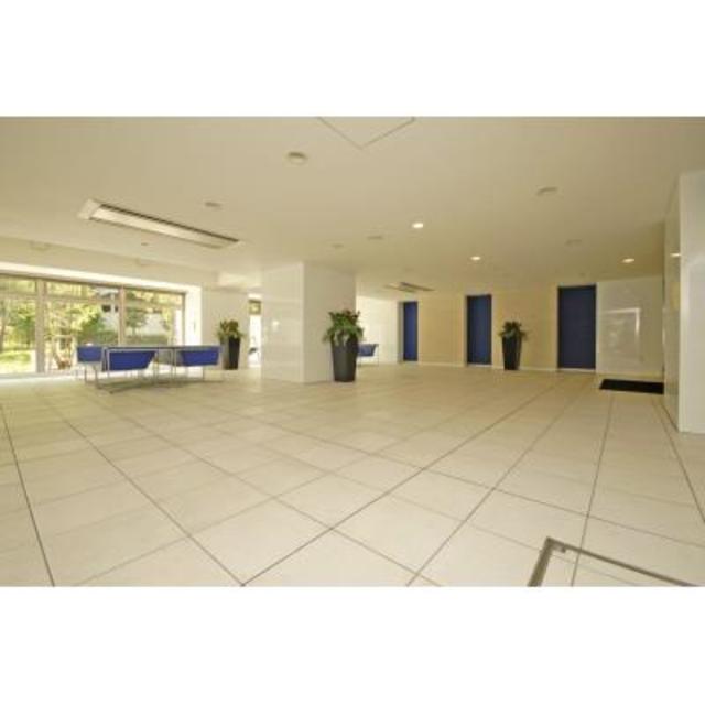 エントランス　ゆとりのあるエントランスです