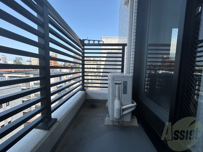 バルコニー　バルコニーは幅があり、広い印象を受けました。