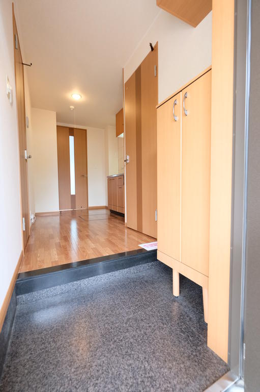 玄関　写真は別室です