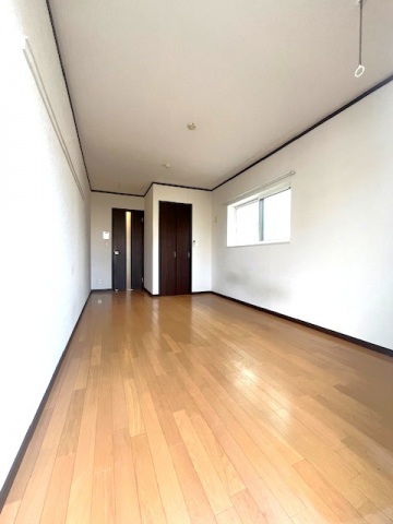 居室・リビング　※他号室の写真です。