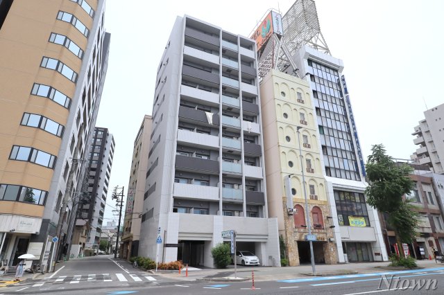 建物外観　落ち着いたロビーです