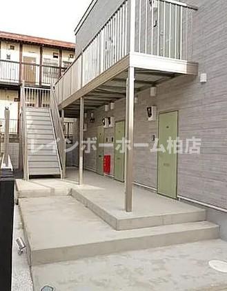 エントランス　落ち着いたエントランスです