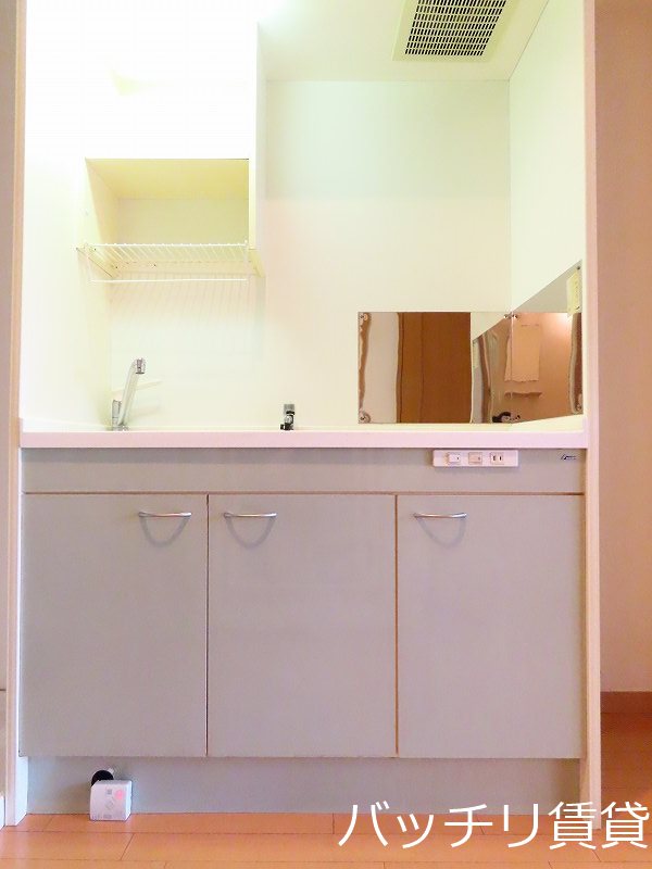 キッチン　同型タイプの為、現状を優先致します。