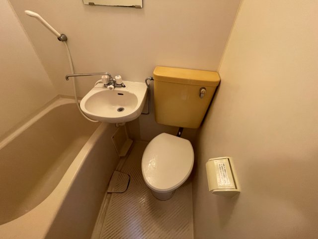 トイレ　※別号室の参考写真です。