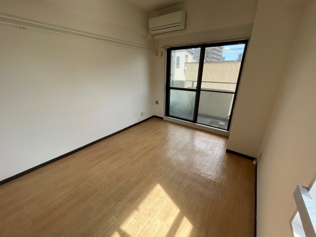 居室・リビング　※別号室の参考写真です。