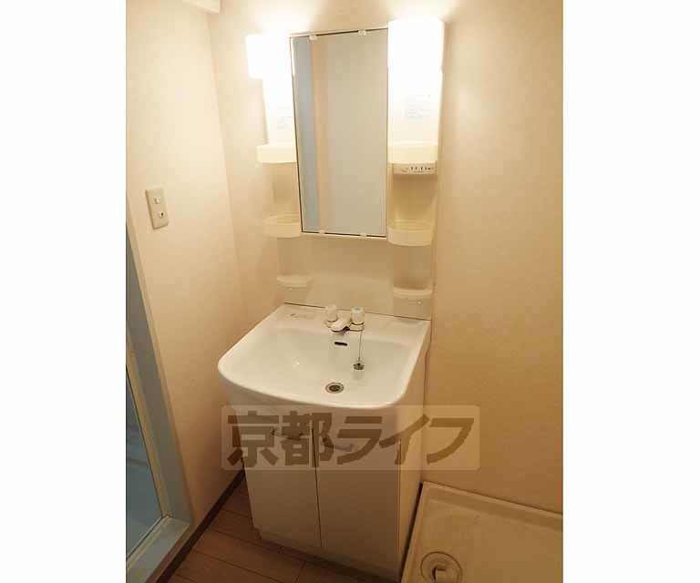 洗面設備　あると便利な独立洗面台です。