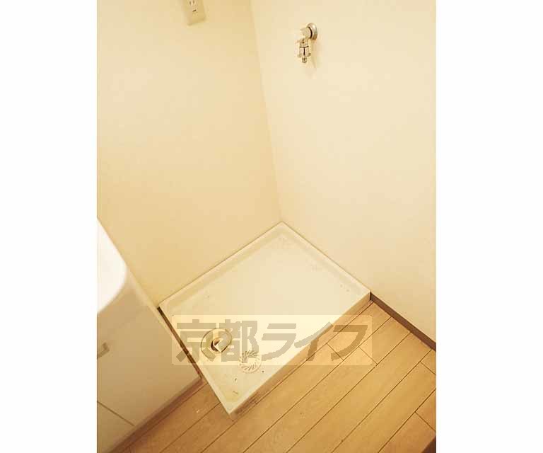 その他設備　脱衣所に洗濯機が置けます。