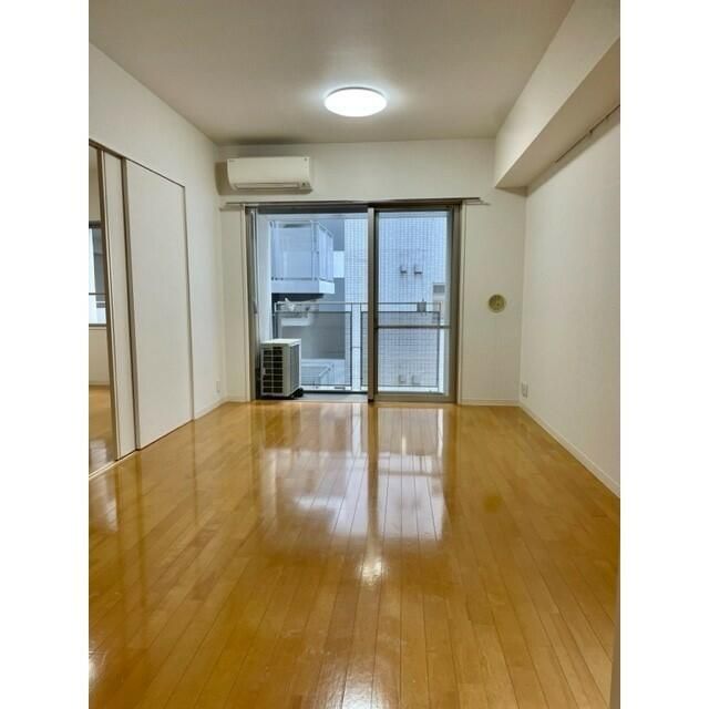 居室・リビング　こちらのリビングで趣味の時間をお楽しみください