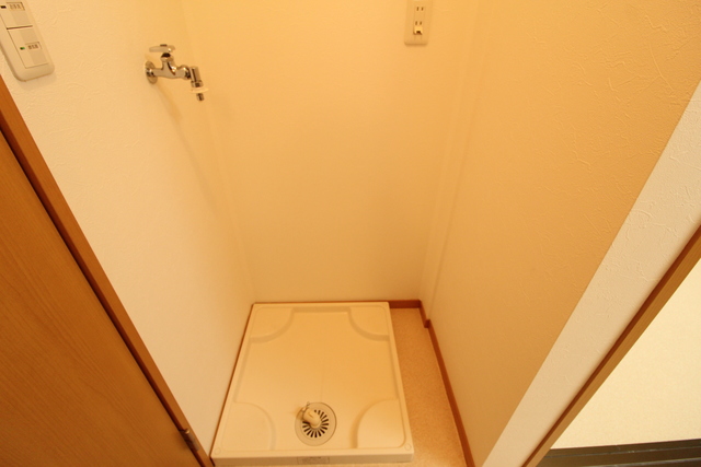 洗面設備　洗濯機置き場です。