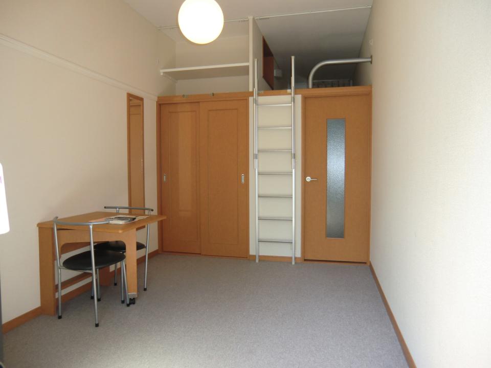 居室・リビング　同タイプ物件の為、形状や間取寸法、色調等が実際とは異なります