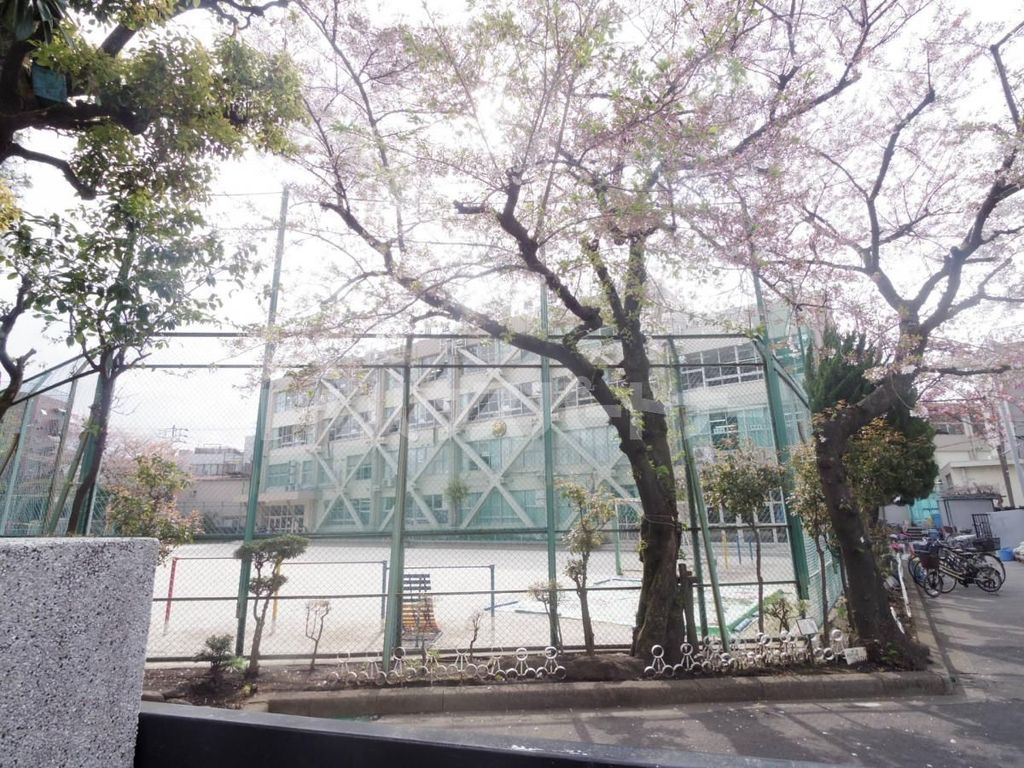 小学校　荒川区立第三峡田小学校（小学校）まで430m