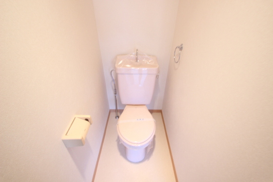 トイレ　※別の号室のお部屋になります。