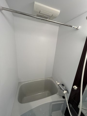 バス・シャワールーム　コンパクトで使いやすいお風呂です