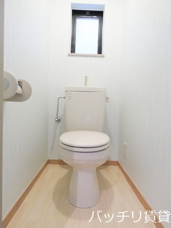 トイレ　別号室タイプの為、現状を優先致します。