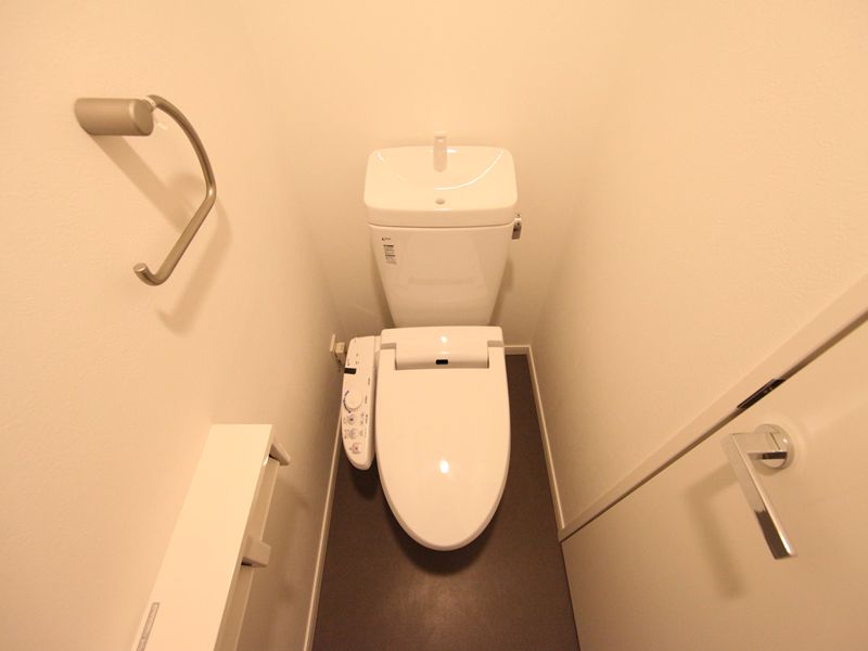トイレ　温水洗浄便座