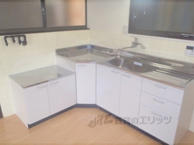 キッチン　お料理好きな方には嬉しい広さです